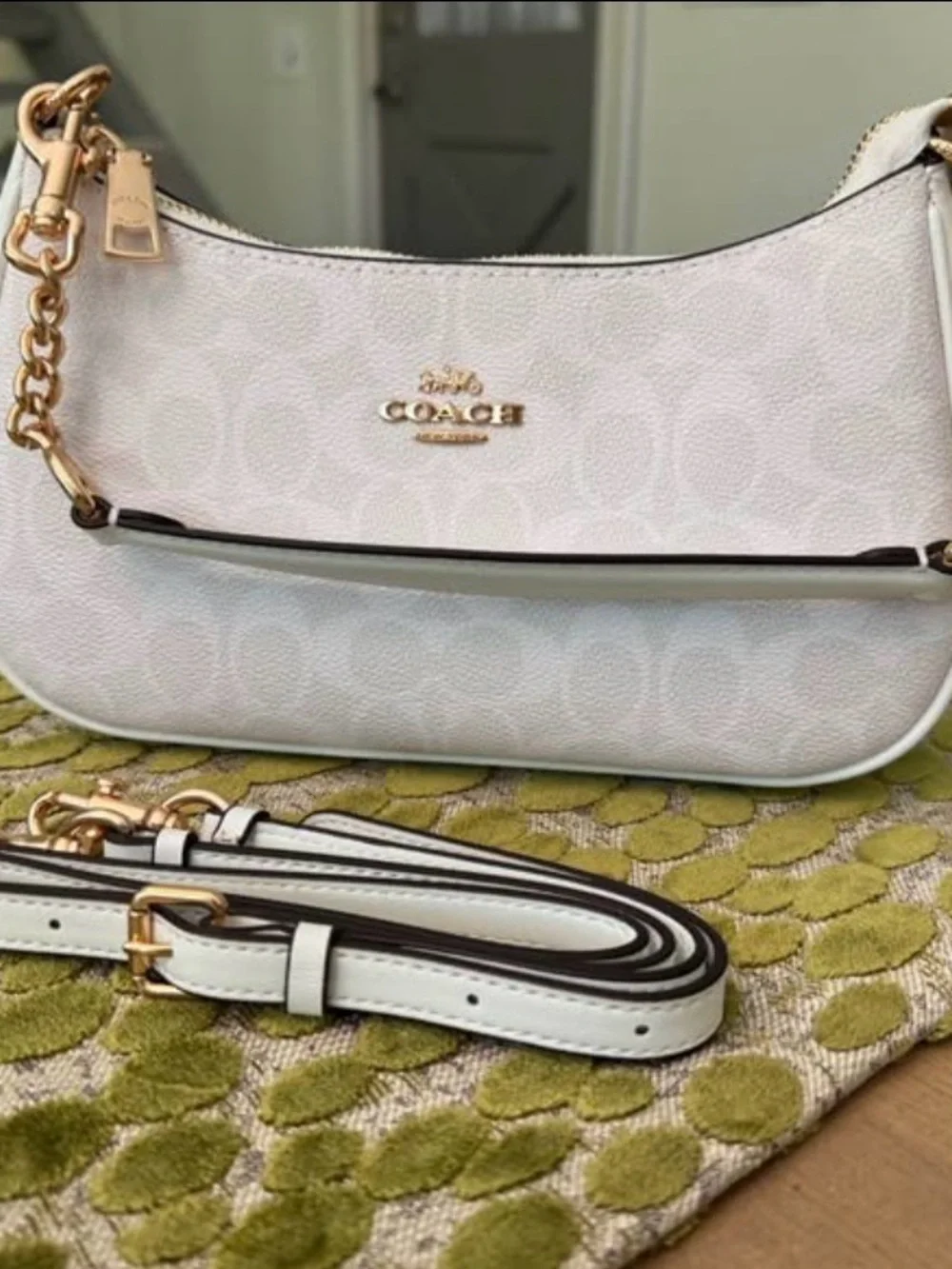 NWT Coach White Pebbled Leather Chain Shoulder Bag Crossbody Gold Hardware